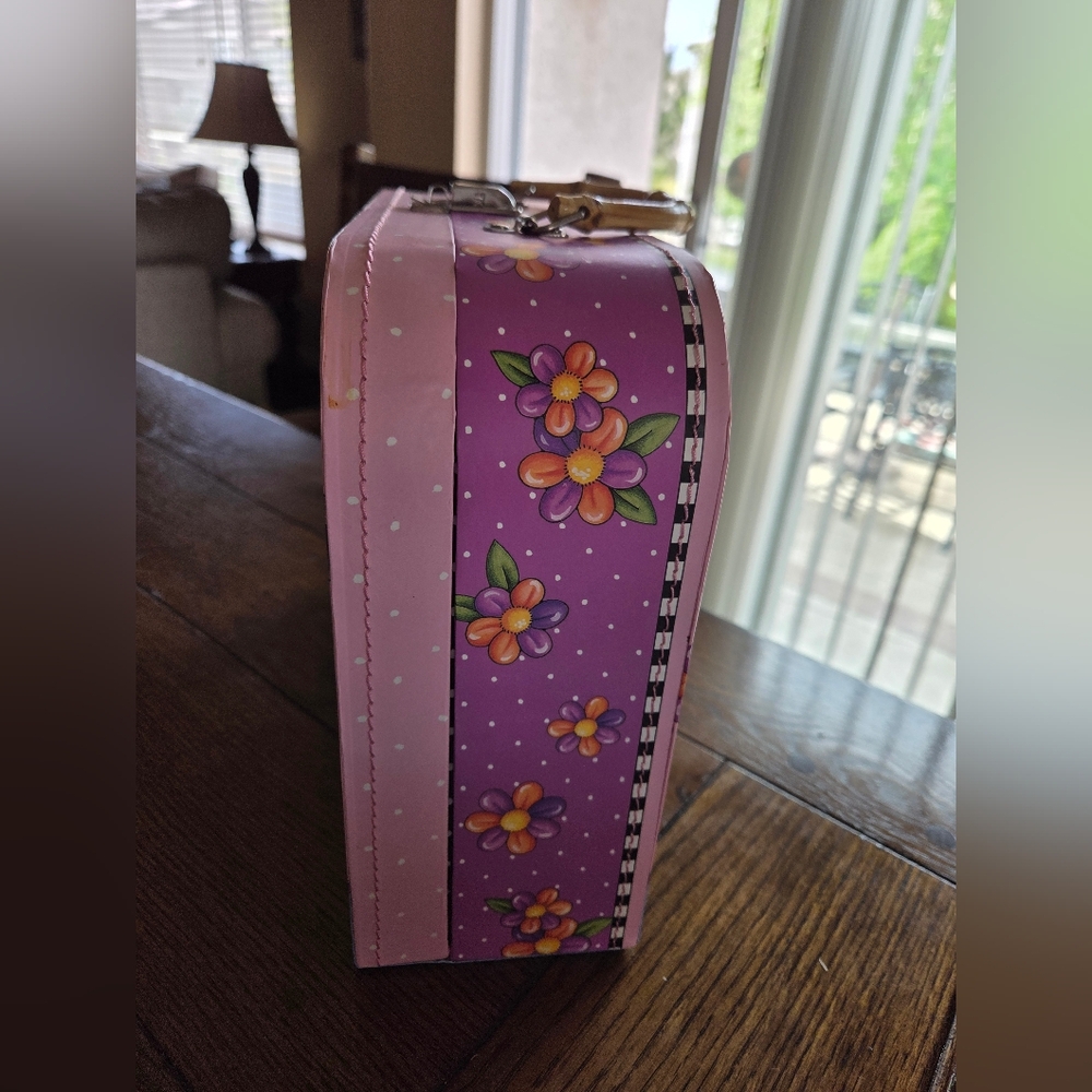 Mary Engelbreit "Let's Put The Fun Back In DysFUNctional" Cardboard Suitcase - Picture 3 of 9